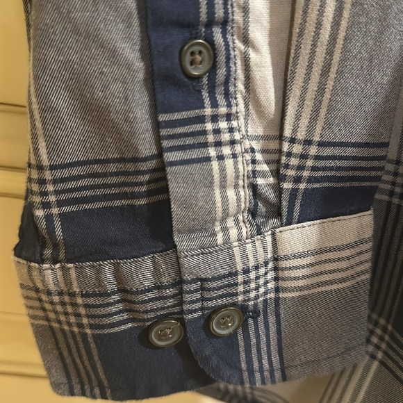 LANDS’ END MENS BLUE & GRAY TRADITIONAL FIT PLAID SHIRT WITH BUTTONED POCKETS - Picture 5 of 9